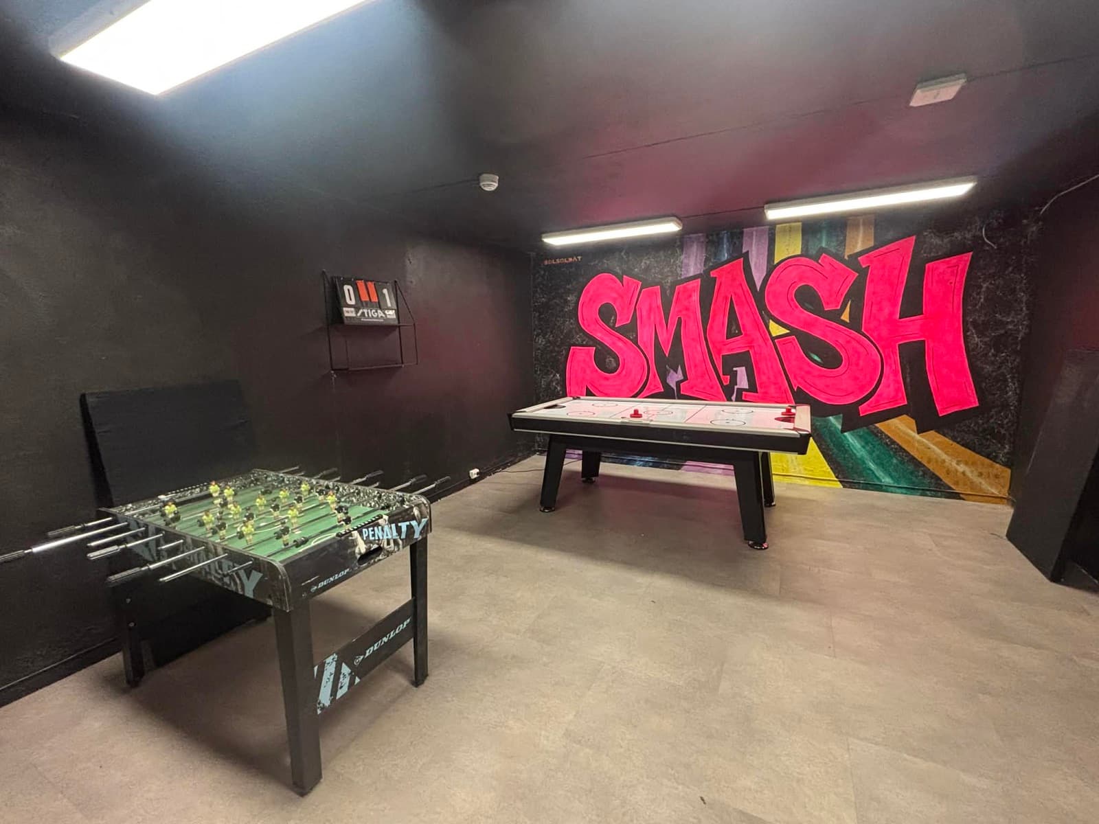 Spillrom med foosball og airhockey